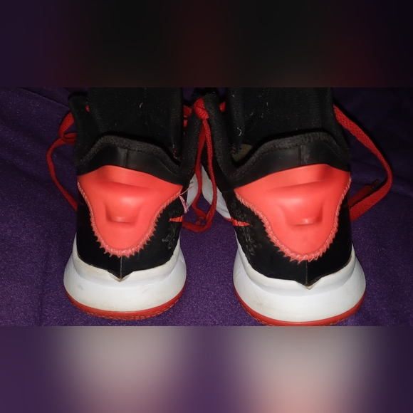 Nike LeBron Witness 5 CQ9380-005 Black/University Red Boy's/Women's Size 5Y/7 - Picture 8 of 8